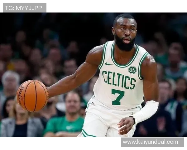 轻松发挥杰伦布朗13投6中轻松斩获21分1篮板展现实力 轻松发挥杰伦布朗13投6中轻松斩获21分1篮板展现实力